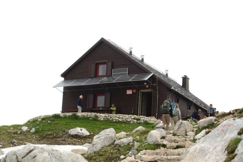 Prehodavci-Hütte auf dem Prehodavci-Sattel