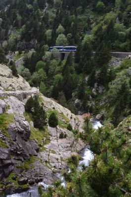 Die Zahnradbahn im Val de Nuria.jpg