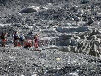 Metallbruecke ueber Gletscherschlucht