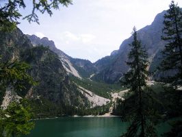 Blick ueber Pragser Wildsee.jpg