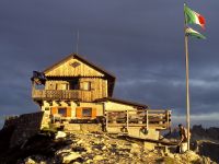 Rifugio Nuvolàu CAI 2574m