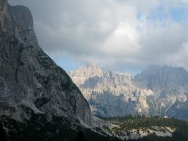 40_Rifugio Carestiato mit Gruppo Sebastiano [2846m] in Hintergrund.jpg