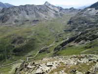 Alte Passstrasse auf der Nordseite des Col du Gd St Bernard