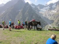 5700615_Reisegruppe am Rifugio Bonatti.jpg