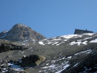 Erster Blick auf die Bluemlisalphuette [2834m]