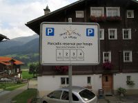 4652214_rätoromanisches Hinweisschild in Sedrun.jpg