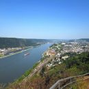 Blick auf Rheinbrohl von Hammersteiner Ley - Rheinsteig-Etappe 17: Rheinbrohl - Leutesdorf