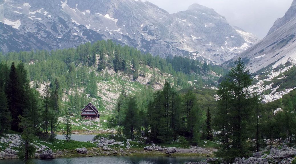 Triglavskih-Jezerih-üHtte im Tal der Triglav-Seen