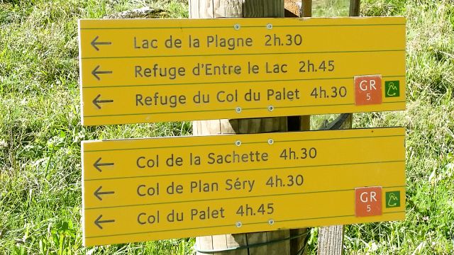 Wegweiser zum Refuge-Entre-le-Lac – 2157m