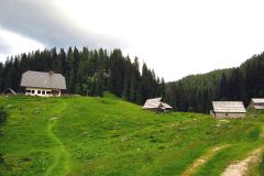 Koča na Planini pri Jezeru - 1453m