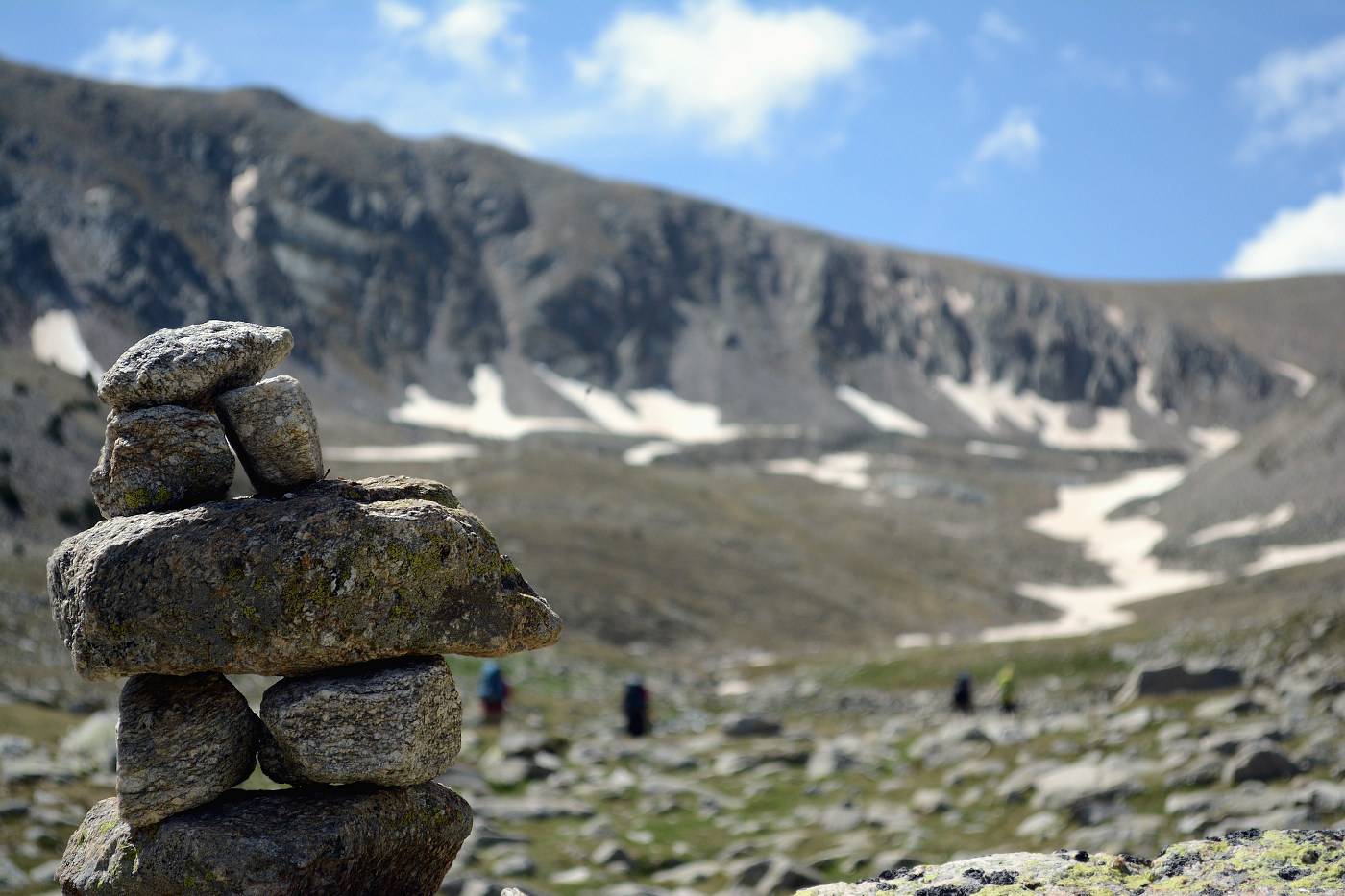 Steinmaenchen im oberen Vall du Bacivers